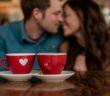 Singles finden Liebe auf Dating Cafe. (Foto: AdobeStock Curioso.Photography _808221233)